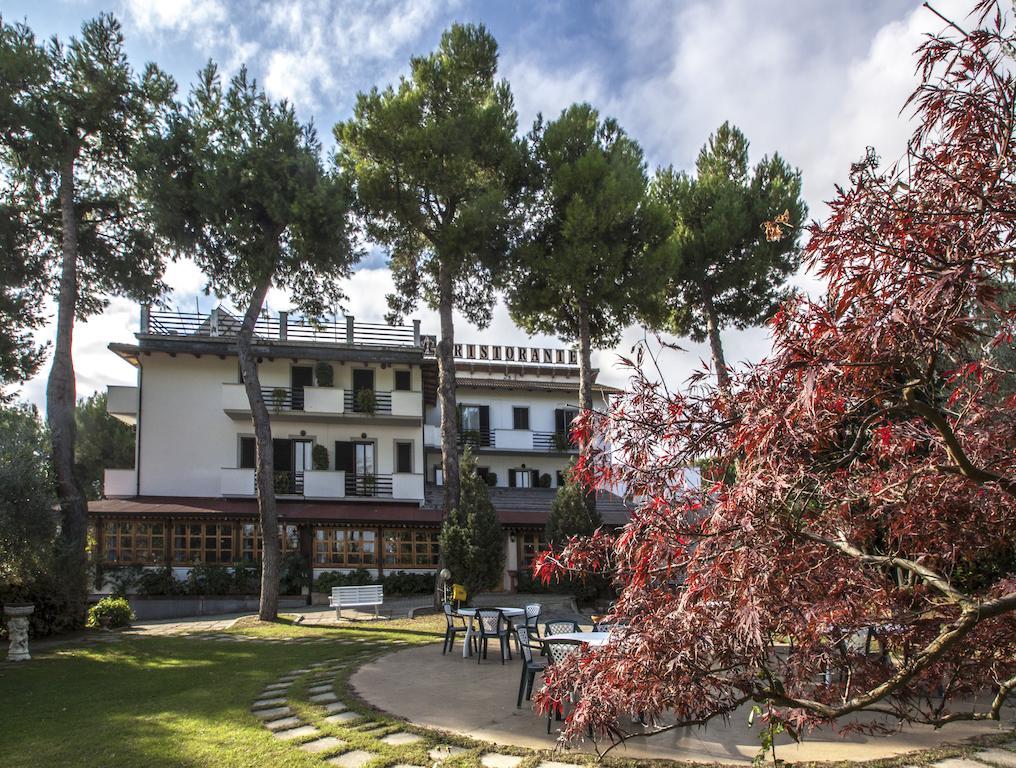Hotel Ristorante La Bilancia Loreto Aprutino Exterior photo