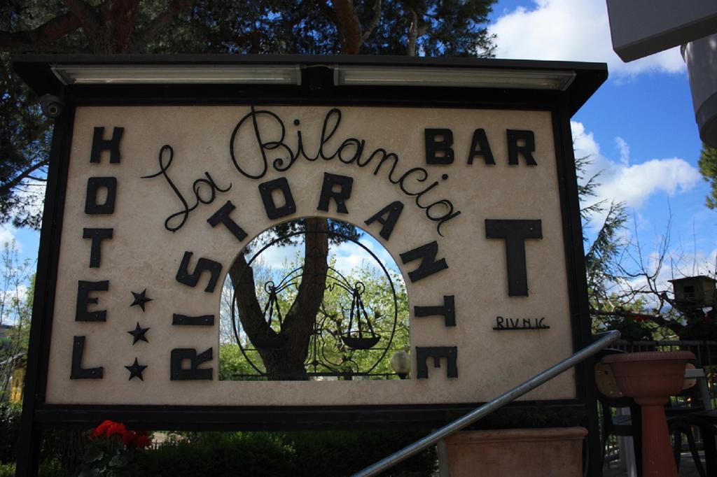 Hotel Ristorante La Bilancia Loreto Aprutino Exterior photo