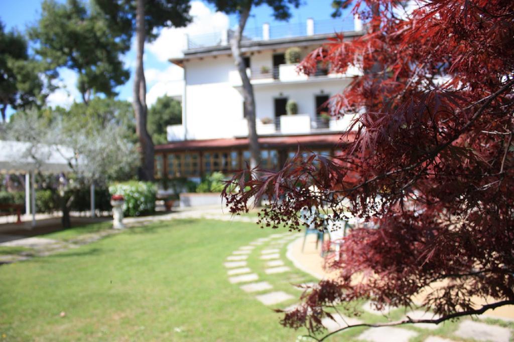 Hotel Ristorante La Bilancia Loreto Aprutino Exterior photo