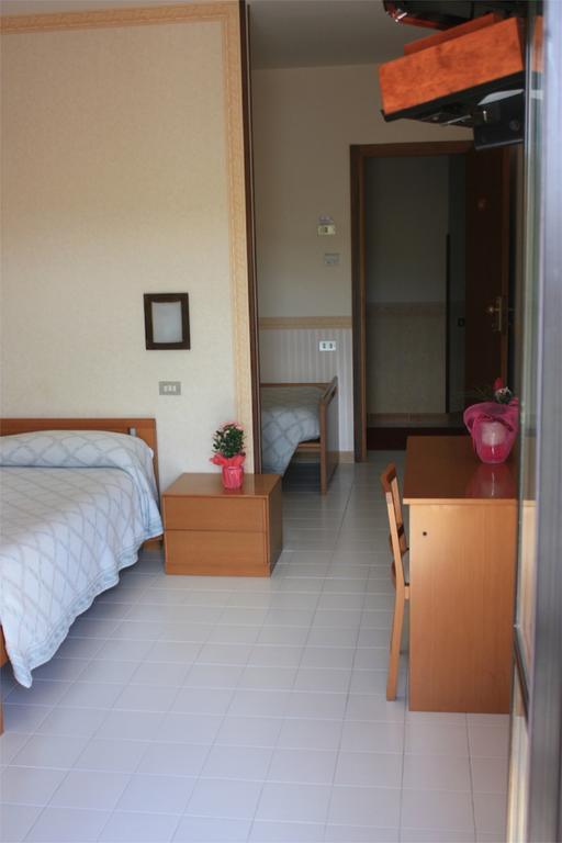 Hotel Ristorante La Bilancia Loreto Aprutino Room photo