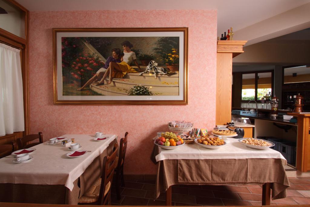 Hotel Ristorante La Bilancia Loreto Aprutino Exterior photo